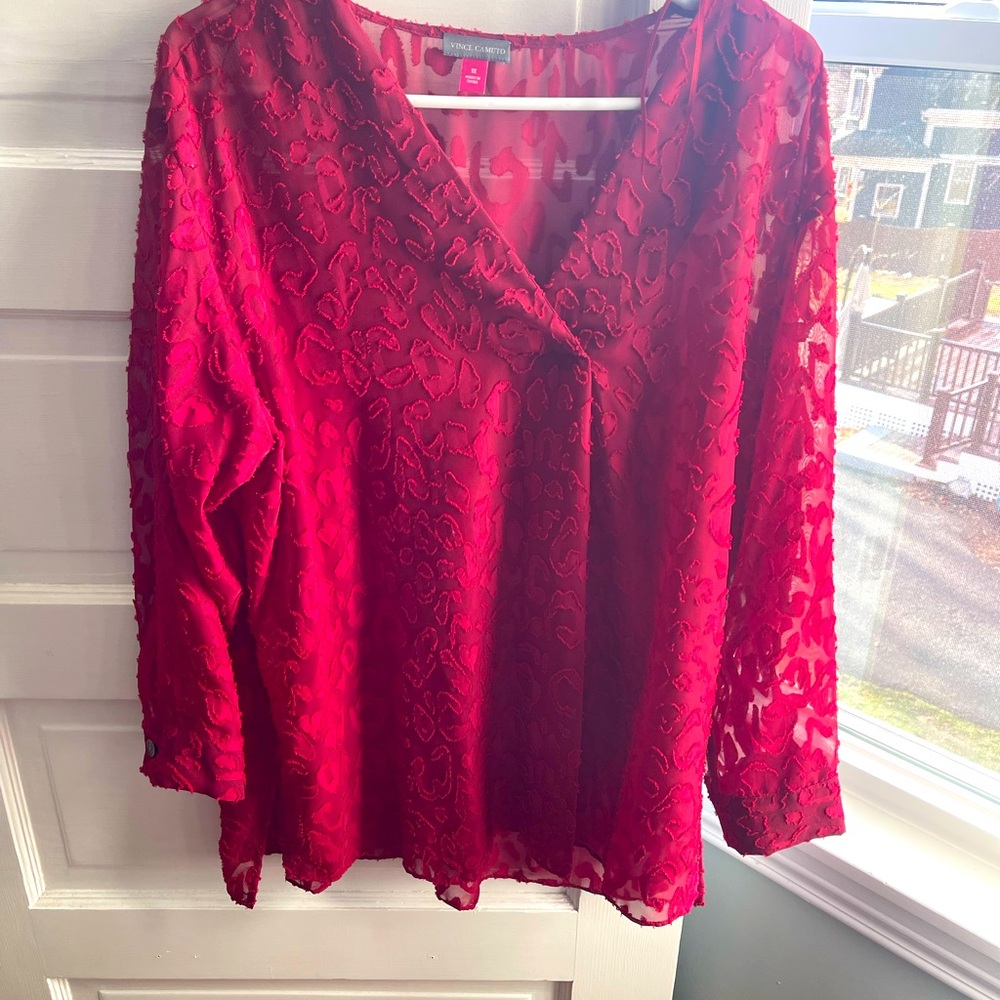 Vince Camuto 1X red floral sheath blouse